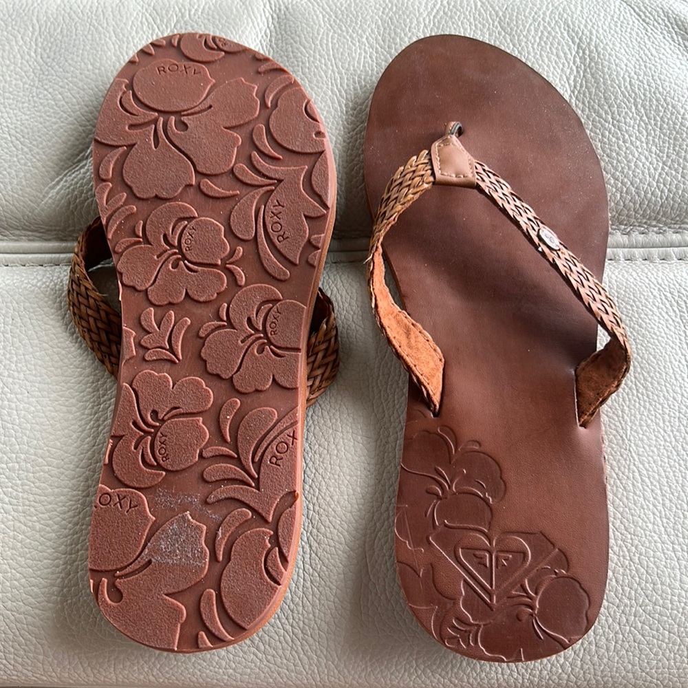 Roxy brown/tan sandals size 8-9